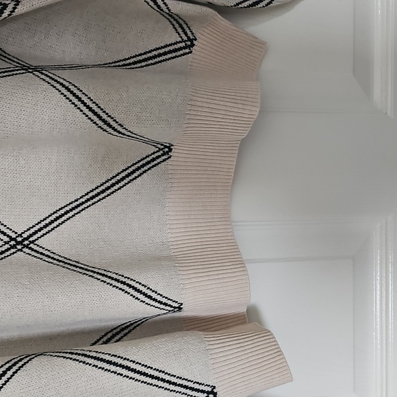 NWT T Tahari Geometric Crewneck Longsleeve Sweater Alpaca/Black Large - Picture 5 of 14